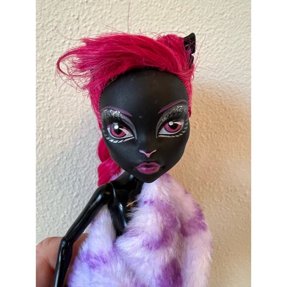 Monster High Doll Catty Noir Ghoulebrities in Londoom 2011 - Picture 1 of 6